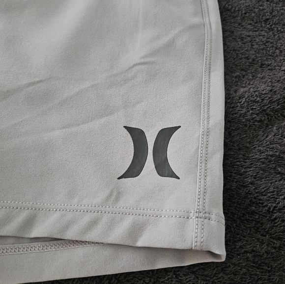 NWT Gray medium  Hurley Quick dry hybrid shorts. - Picture 5 of 5